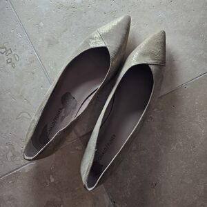 Donald J. Pliner Gold Women's  Pointed Toe Flats SZ 8.5